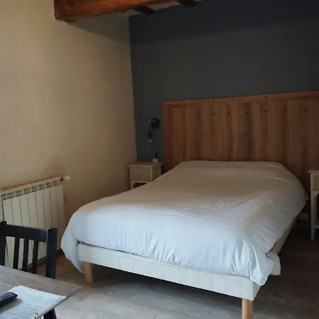 Le Marquis De La Guintre Bed & Breakfast Courtils