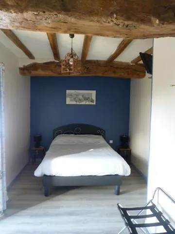 Le Marquis De La Guintre Bed & Breakfast Courtils