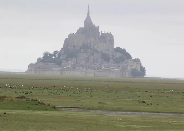 Le Marquis De La Guintre Courtils