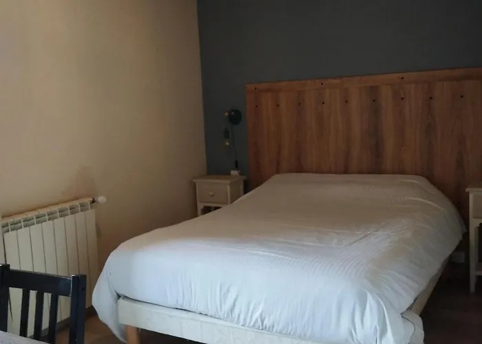 Le Marquis De La Guintre Bed & Breakfast Courtils